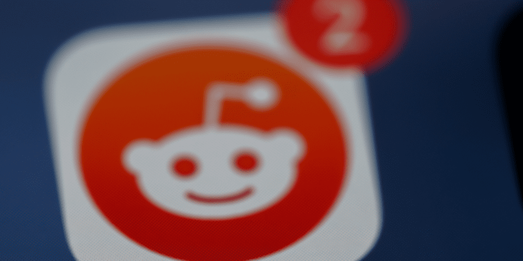 Reddit logo with a push notification